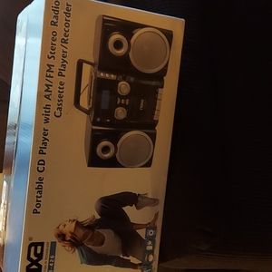 NAXA AM/FM  CD/ CASSETTE PLAYER RADIO